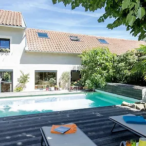 https://une-odeur-de-tilleul.hotels-rhonealpes.com